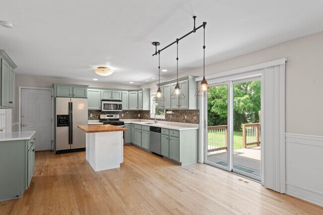 Building Photo - 406 Lakewood Dr