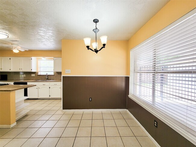 Building Photo - 16614 Cairnway Dr