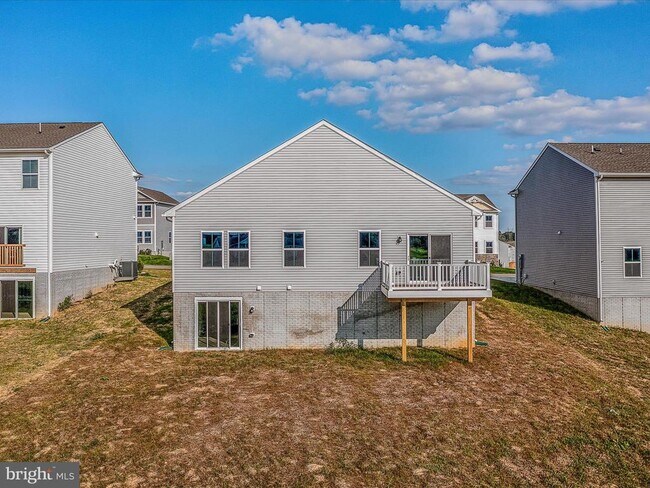 Building Photo - 290 Scoter Rd