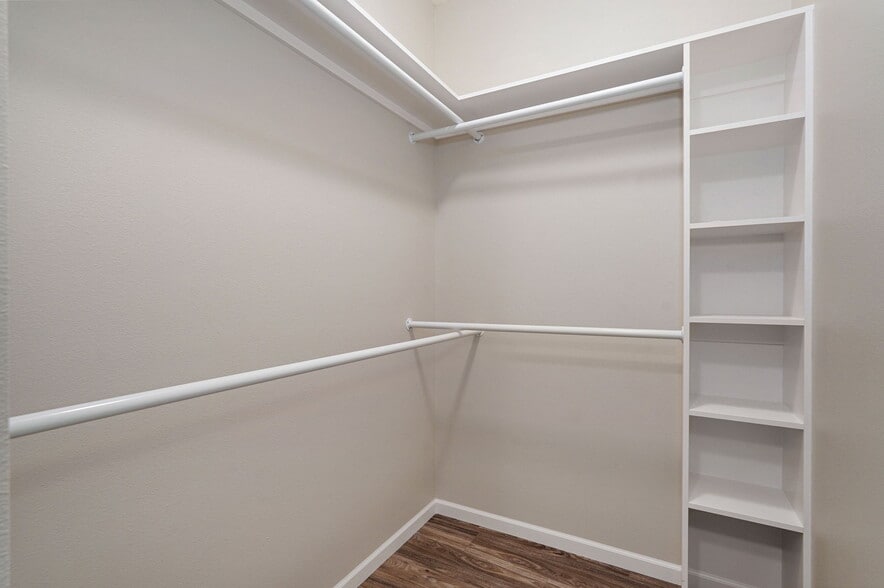 Building Photo - 319 S Florence Ave