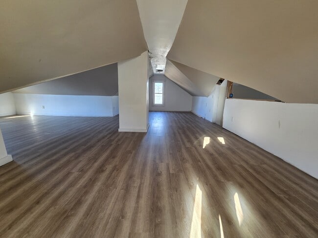 Building Photo - 423 Clover St