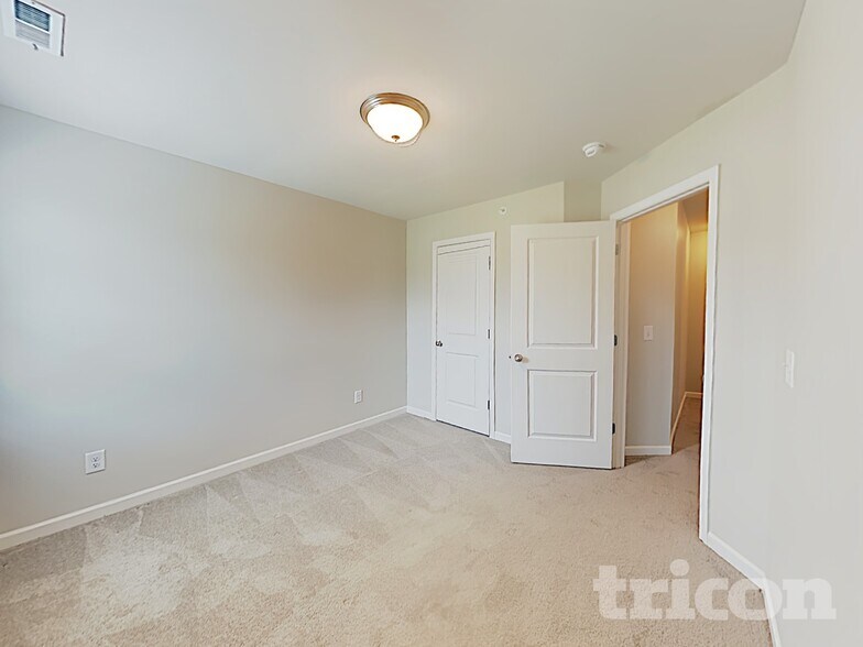 Building Photo - 206 Ashmere Ct