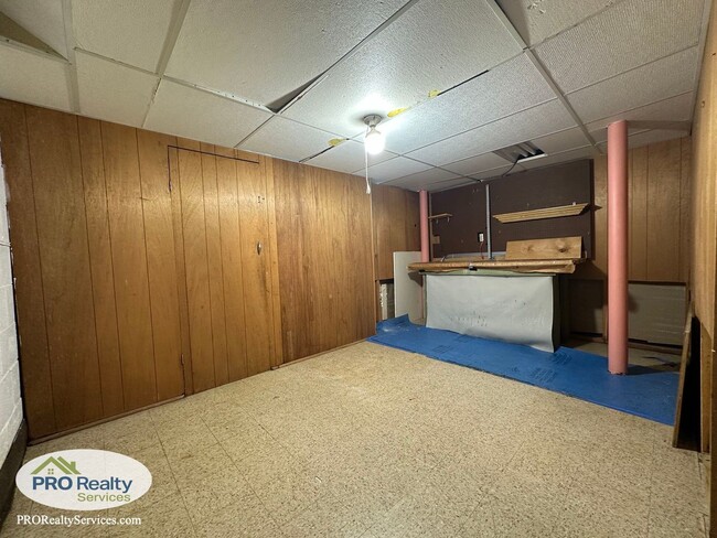 Building Photo - 3 Bedroom Home in St. Paul