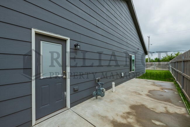 Building Photo - 1615 E Horstmann Ct