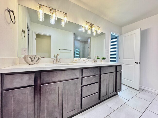 Building Photo - 9915 Borna Dr