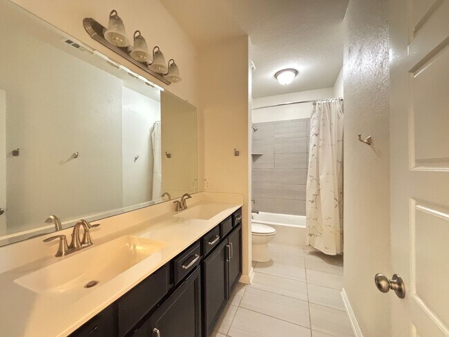Building Photo - Beautiful 4-Bedroom Home with Free Communi...