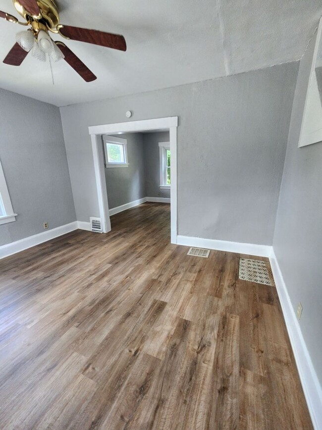 Building Photo - Oak,NW,1102-1108