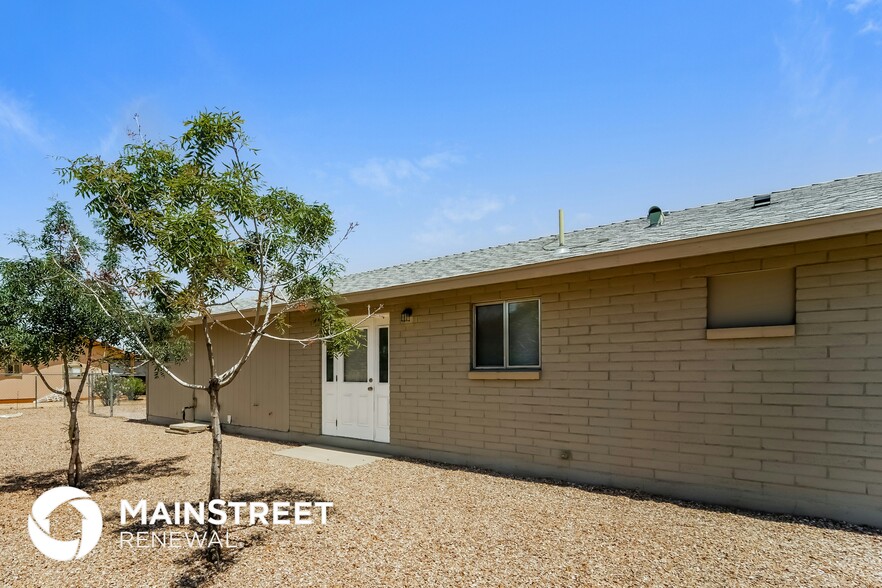 Building Photo - 7400 W Calle Medina