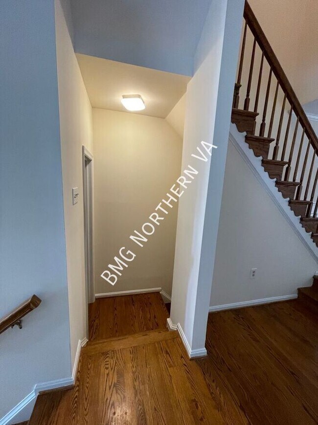 Building Photo - 2105 Kings Garden Way