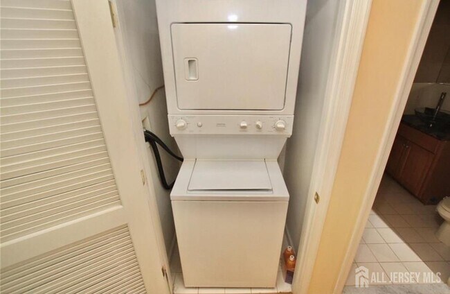 Building Photo - 116 Chariot Ct