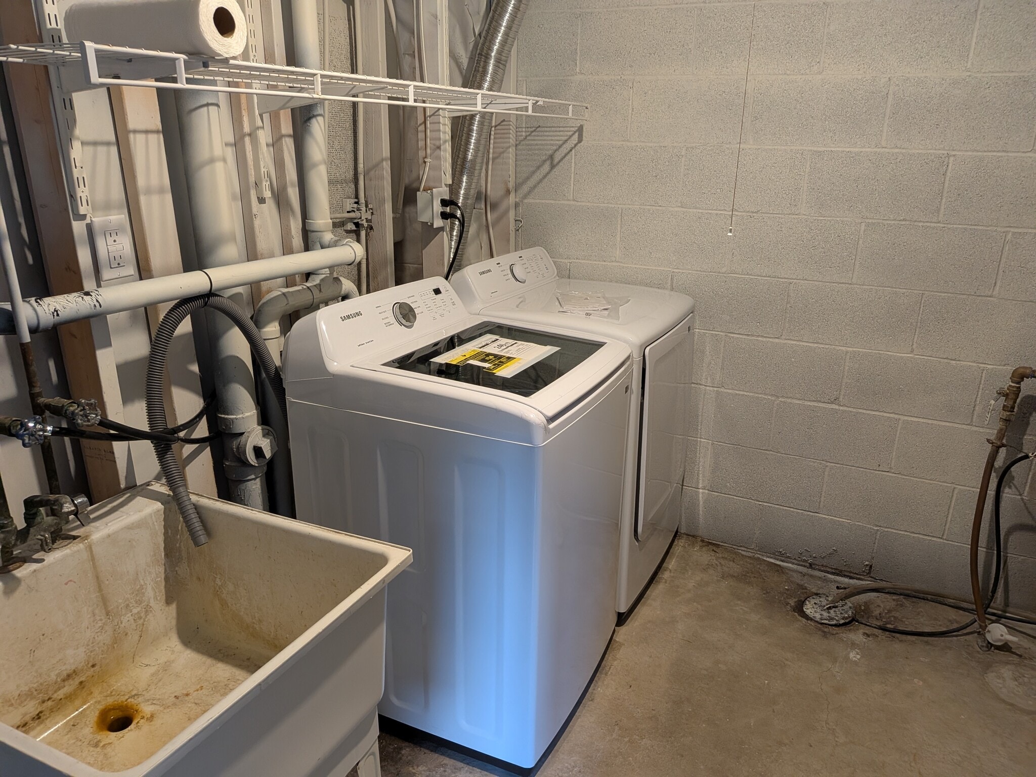 Lower level laundry - 9931 Cord St NE