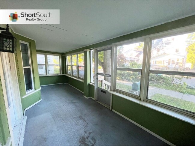 Building Photo - 3 bed 1.5 bath Single Family Home