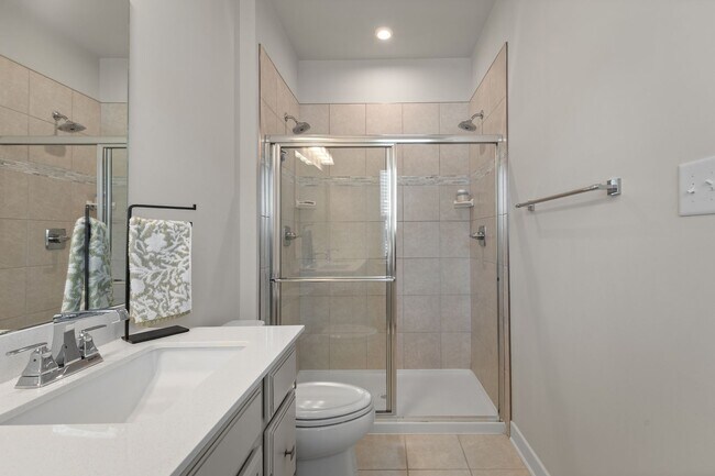 Building Photo - Luxurious three-story townhome with owner's suite and high-end finishes
