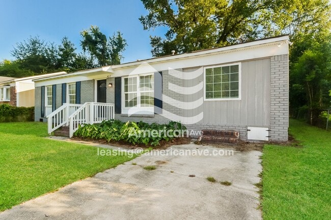 Building Photo - 4017 Tavineer Dr