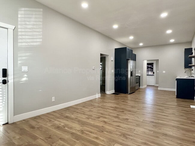 Building Photo - 823 Sahwatch St