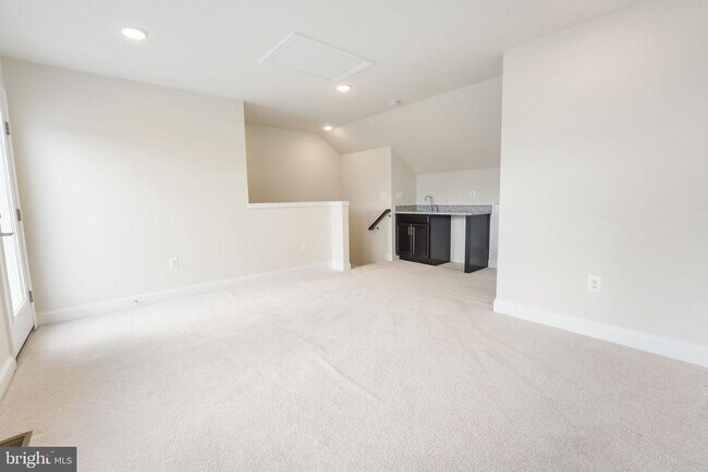 Building Photo - 2056 Alder Ln