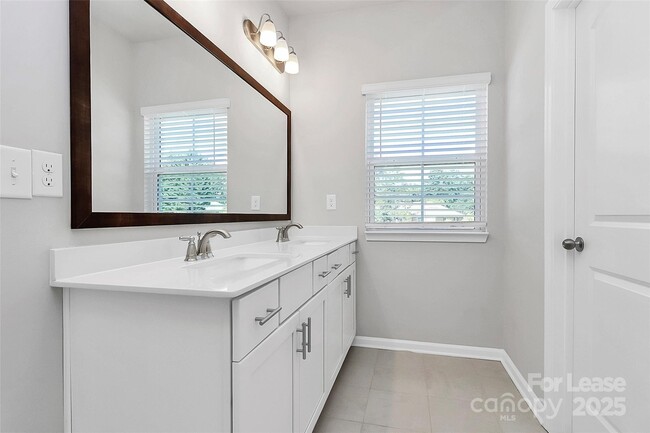 Building Photo - 720 Herlong Ave