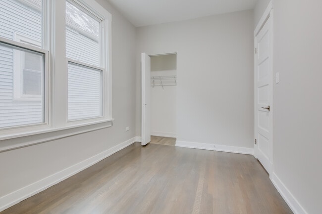 Building Photo - 2842 N Avers Ave