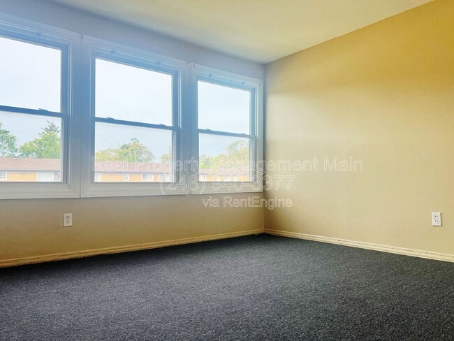 Building Photo - 17322 Greenfield Rd