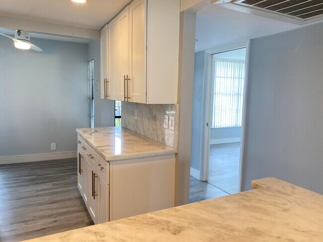 Building Photo - 20 Royal Palm Way