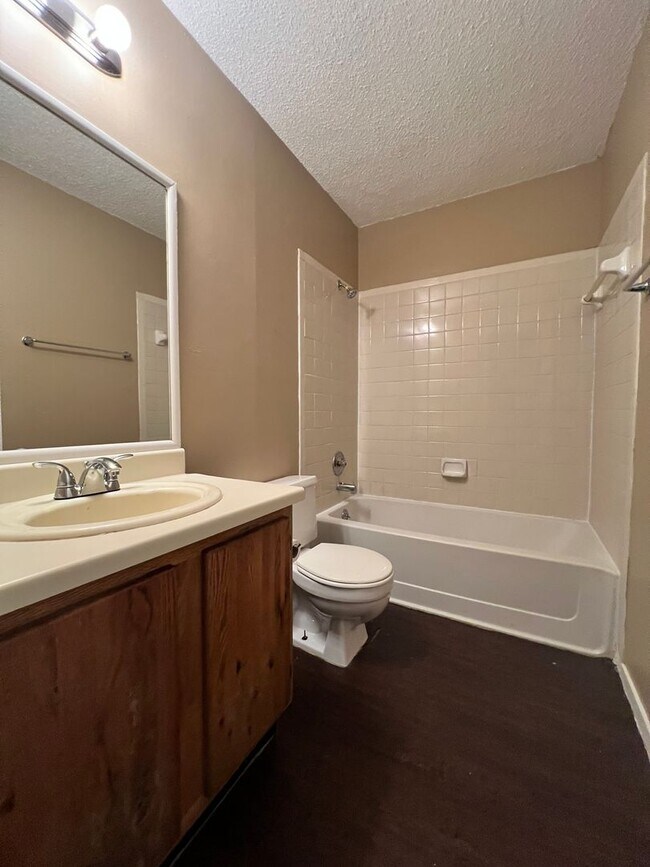 Building Photo - 9706 Eastwend Dr