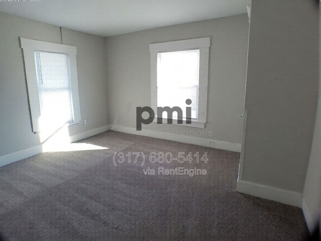 Building Photo - 3504 N Kenwood Ave