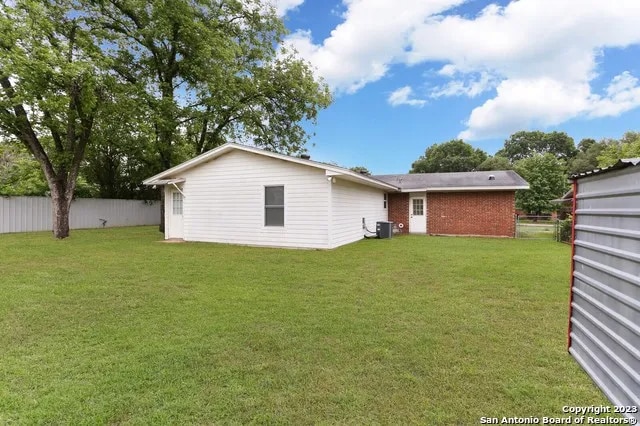 Building Photo - 213 Pecan Dr