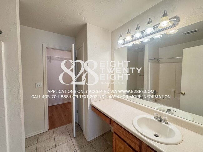 Building Photo - 1919 Leeds Ln