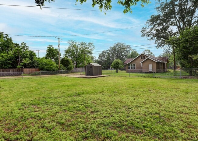 Building Photo - 3 Bedroom 1 Bathroom House for Rent in Texarkana, AR
