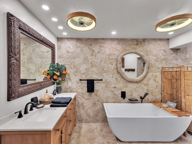 Building Photo - Oceanfront Estate: The Honolii Hale