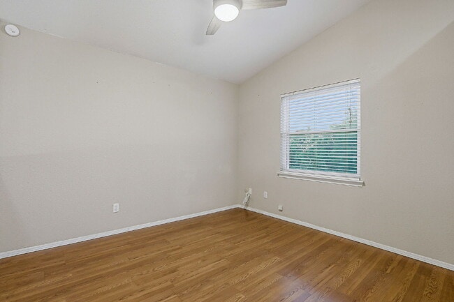 Building Photo - For Rent – 3 Bedroom, 2.5 Bath Home with Mountain Views & Refrigerated Air