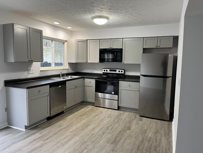 Building Photo - Fantastic Townhouse Westerville schools 2 bedroom 2.5 bathroom, basement