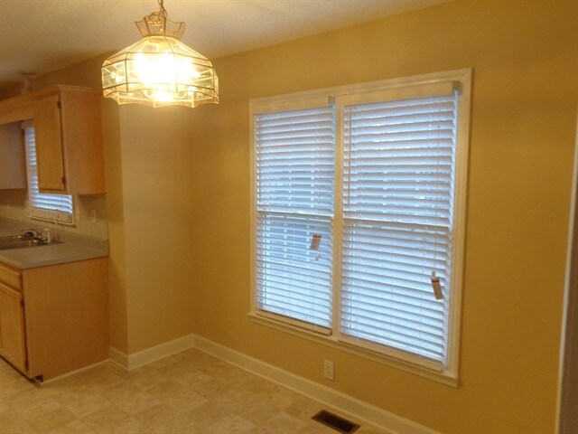 Building Photo - 946 George Place Dr