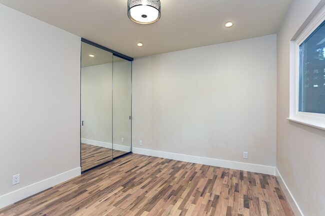 Building Photo - FULLY RENOVATED 3 BEDROOM, 2 BATHROOM IN E...