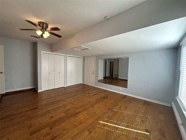 Building Photo - 5300 Suburban Dr