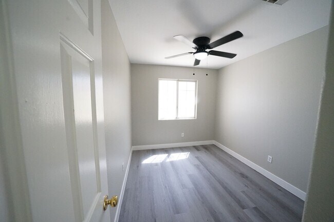 Building Photo - SHOWINGS AVAILABLE NOW