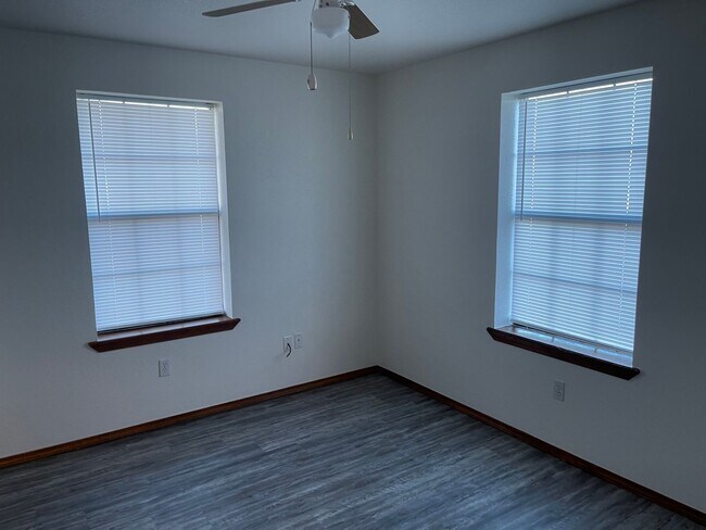 Building Photo - 3 bed 1 bath all new inside, fenced yard, Blanchard Schools!