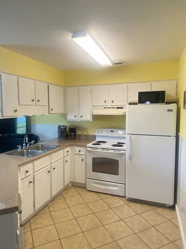 Building Photo - Golf Colony 12 F