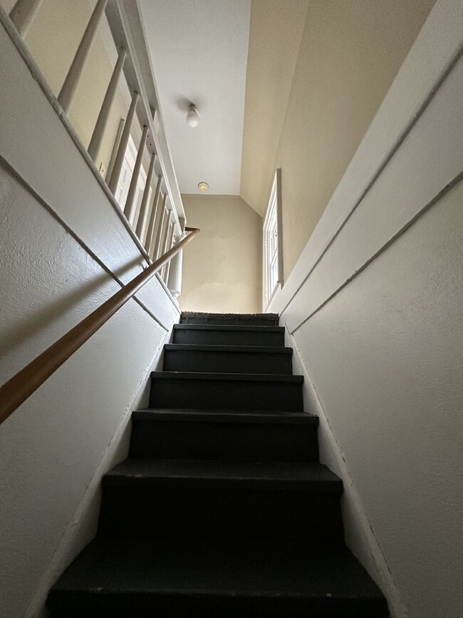 Building Photo - 4 Bed 1 Bath near UWEC, Water Street, and ...