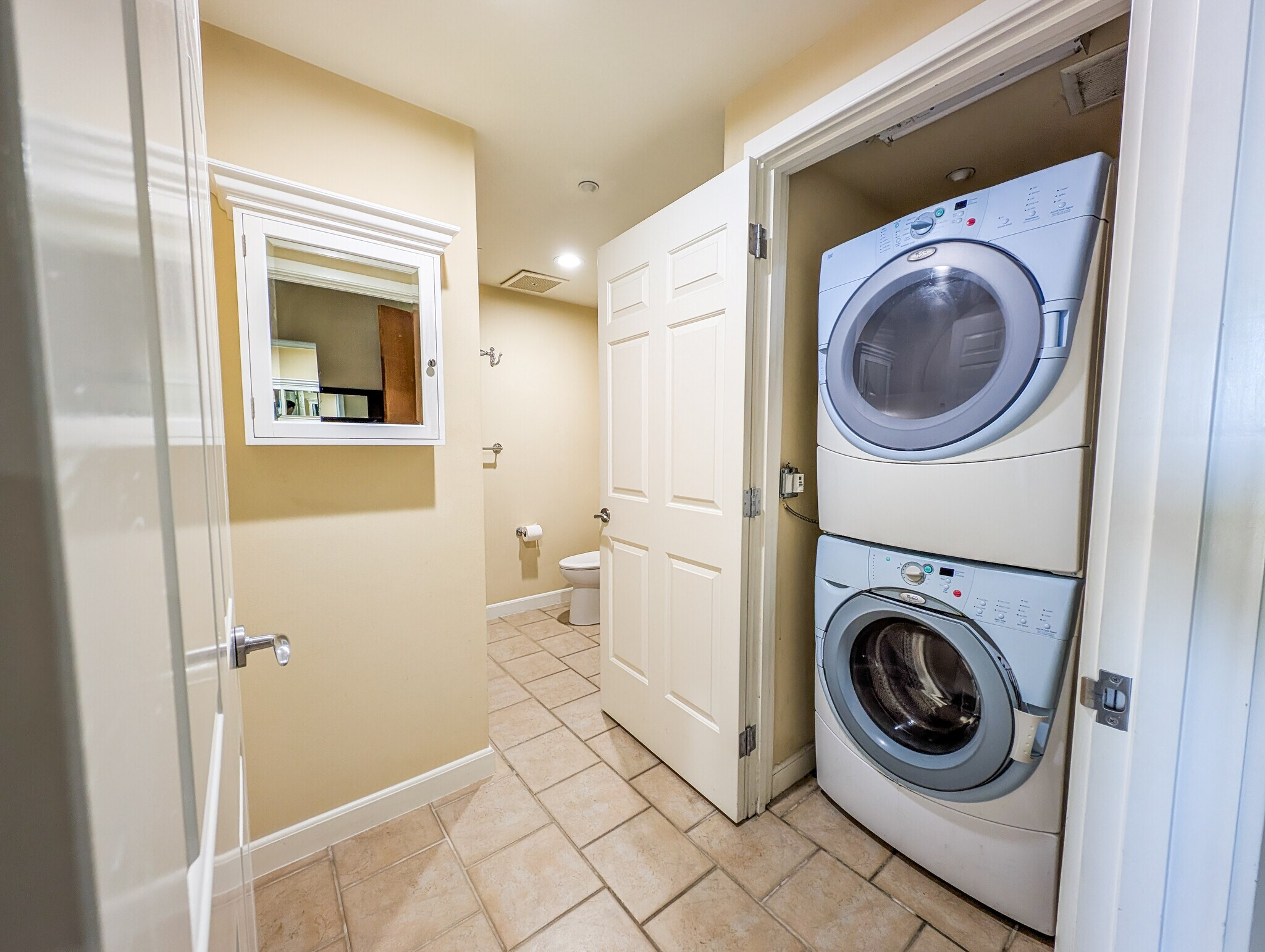Full size washer and dryer - 10047 Main St