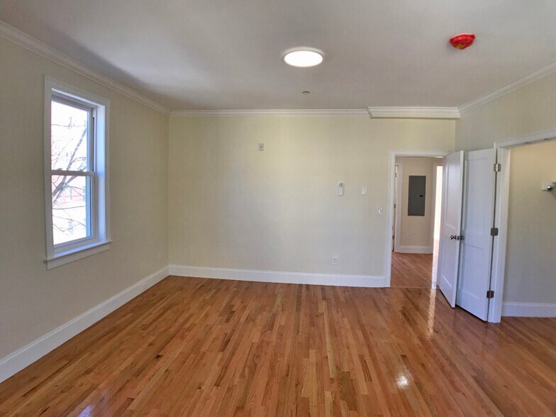 Building Photo - 12 Harris St