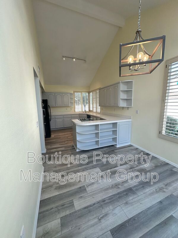 Building Photo - 34 Lakefront