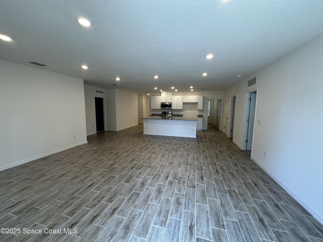 Building Photo - 2154 Ramsdale Dr SE