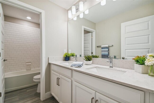 Building Photo - 9754 Little Bluestem Dr