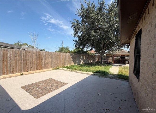 Building Photo - 108 W La Quinta Dr