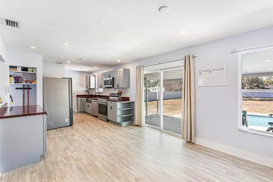 Building Photo - 323 Greenwood Ave