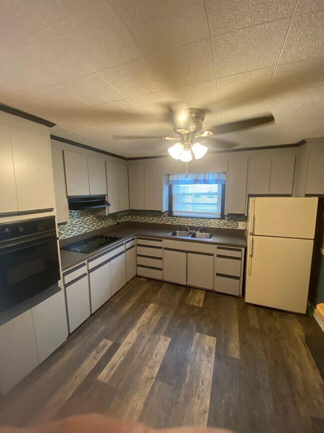 Building Photo - Beautiful three bed, 1.5 bath single-family home for rent with inground pool