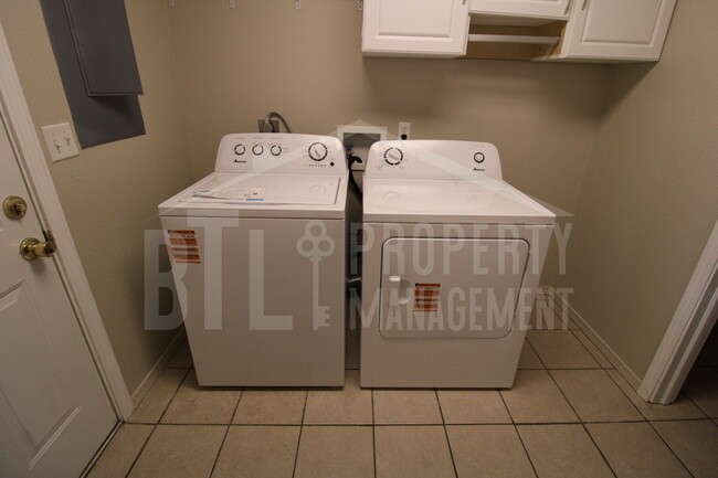 Building Photo - Beautiful Duplex in Kimberling City - Util...