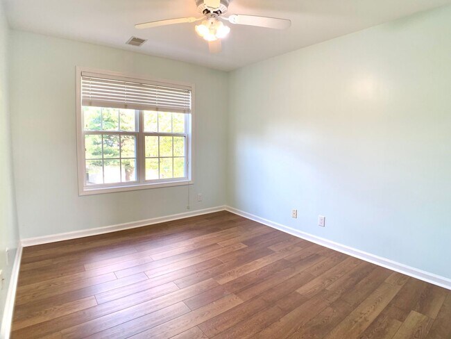 Building Photo - 2553 Emerald Ct