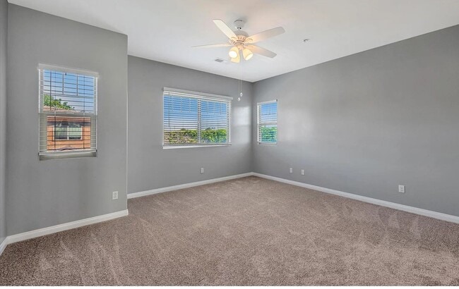 Building Photo - Your Ideal Haven Awaits!